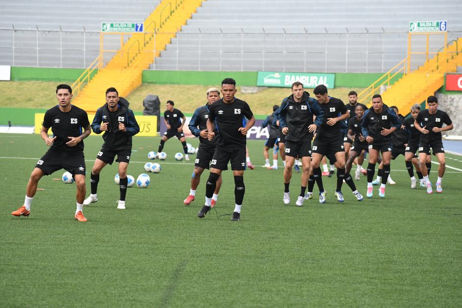 Los salvadoreños tuvieron su último entreno previo al duelo, en el césped del Cementos Progreso. (Foto: Rudy Martínez/Colaborador)