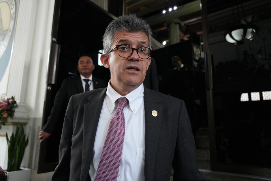 Desde el pasado 6 de marzo, el ministro de Salud, Joaquín Barnoya, espera semanalmente ser interpelado en el Congreso. (Foto: Wilder López/Soy502)
