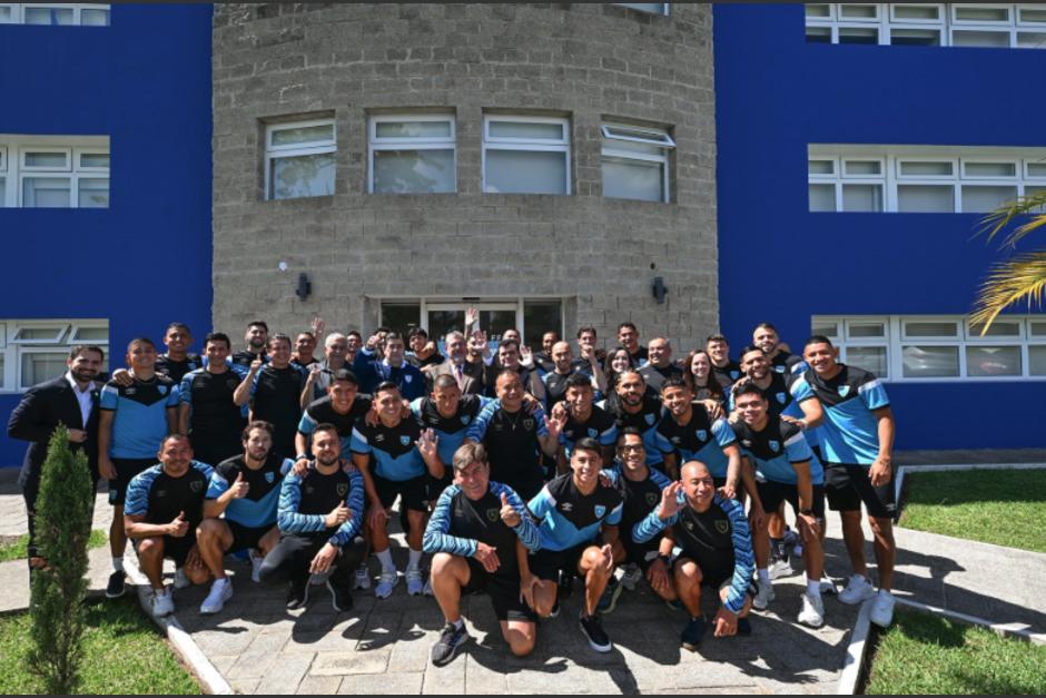 El mandatario visitó a la Selección Nacional. (Foto: Instragram)