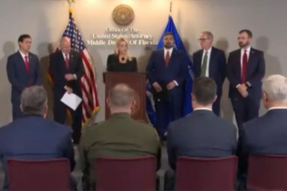 Las autoridades estadounidenses brindaron una conferencia de prensa. (Foto: Captura de pantalla)