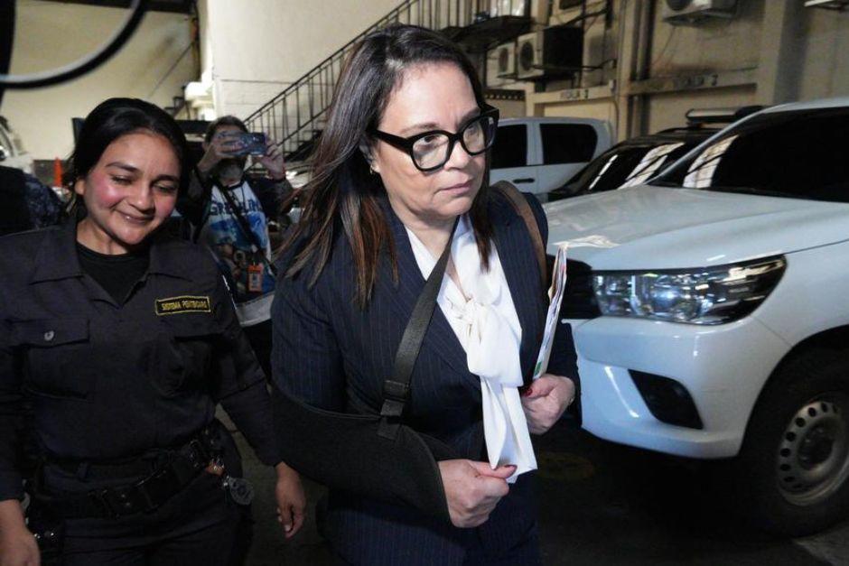 El Juez Eduardo Orozco&nbsp;decidió aplazar la diligencia para el próximo 12 de enero de 2026 del proceso contra Roxana Baldetti.&nbsp;(Foto: Archivo/Soy502)