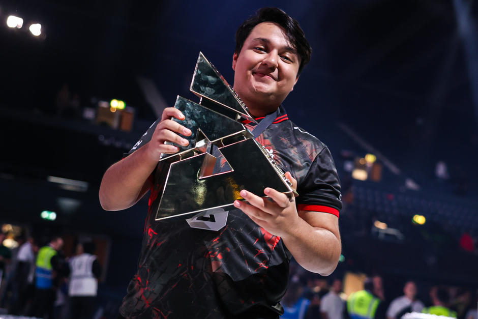 El jugador profesional guatemalteco Mario Santizo guatemalteco se alzó con el premio junto a su equipo. (Foto: Blast Premier)