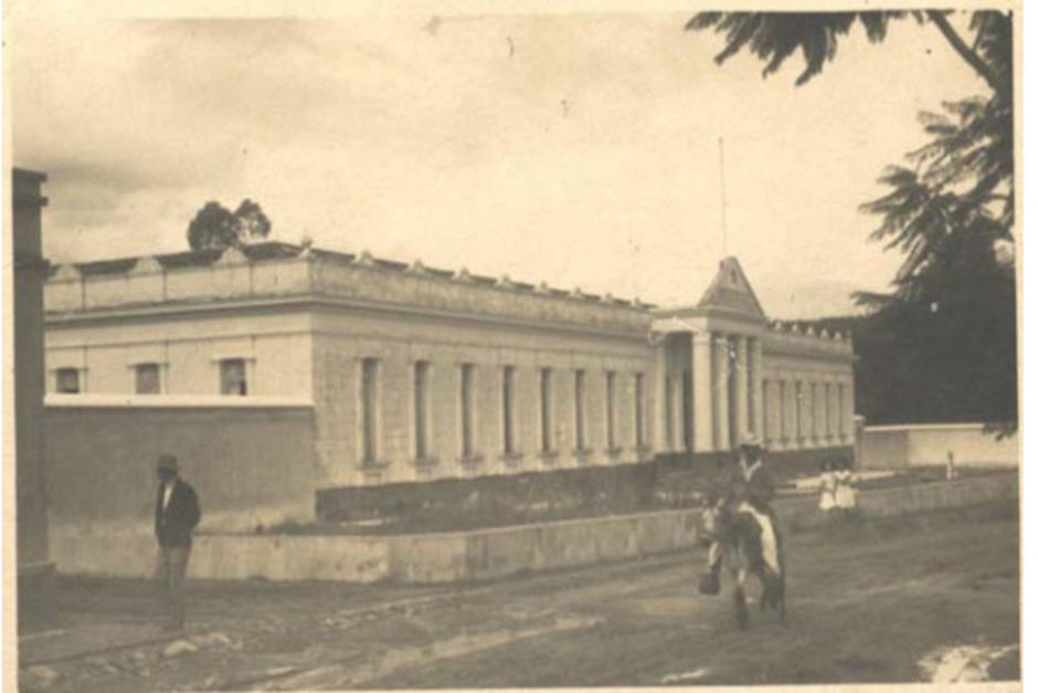 En sus comienzos, el edificio albergó al Instituto Normal Centroamericano para Señoritas. (Foto: Archivo)