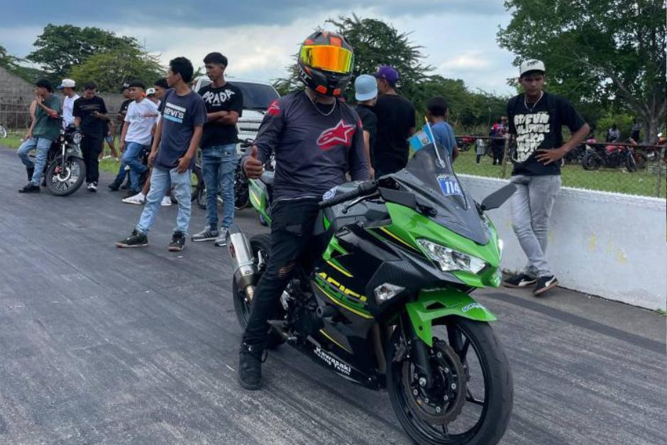 Al evento de motoaceleración acudieron más de 10 pilotos, distribuidos en distintas categorías. (César Pérez / Colaborador)