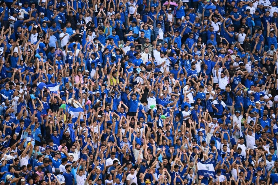 El Salvador contó con el estadio Cuscatlán en el juego contra Surinam y pese al apoyo de su gente, cayó en su propia casa. (Foto: AFP)