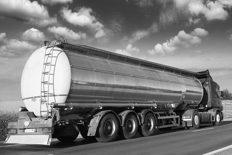 El piloto fue rescatado con vida y llevado a un centro asistencial. (Foto: captura de video)