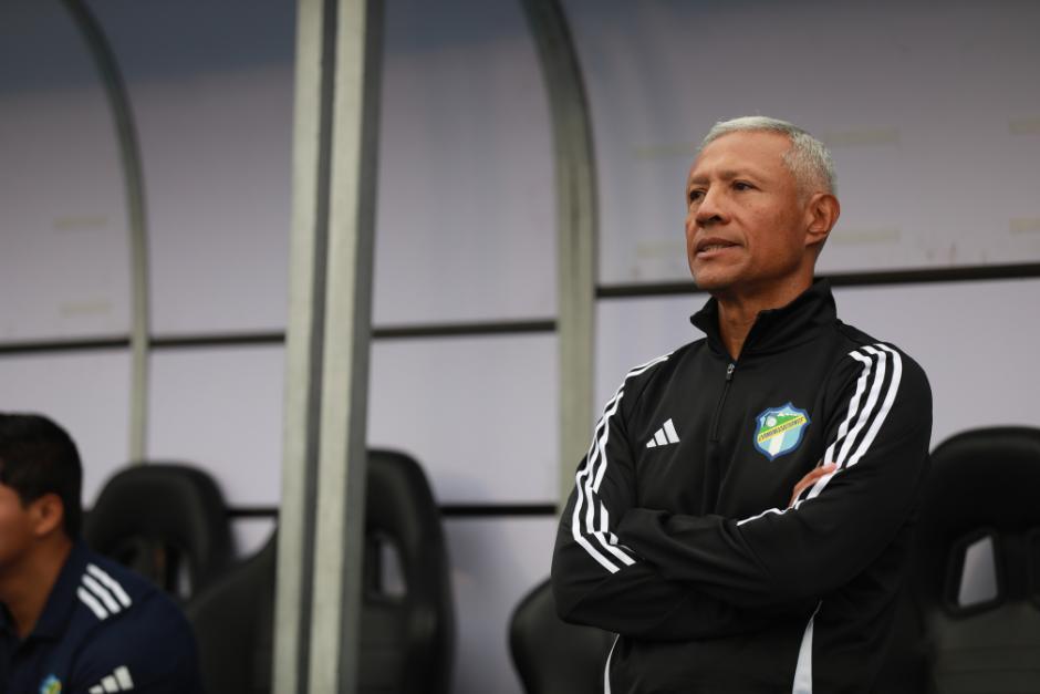 El técnico mexicano Roberto Hernández no ha conseguido encontrar el rumbo del éxito con los cremas. (Foto: Nuestro Diario)