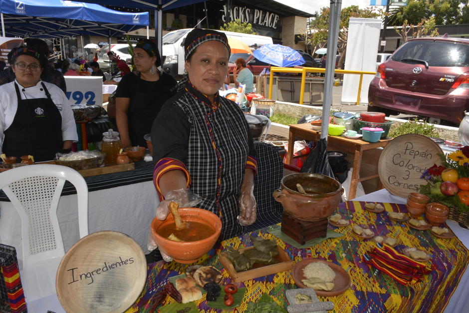Según la región, degustar este manjar puede costar entre Q40 y Q120, un precio que refleja tanto su valor gastronómico como cultural. (Foto: Roberto Ruiz/Colaborador)