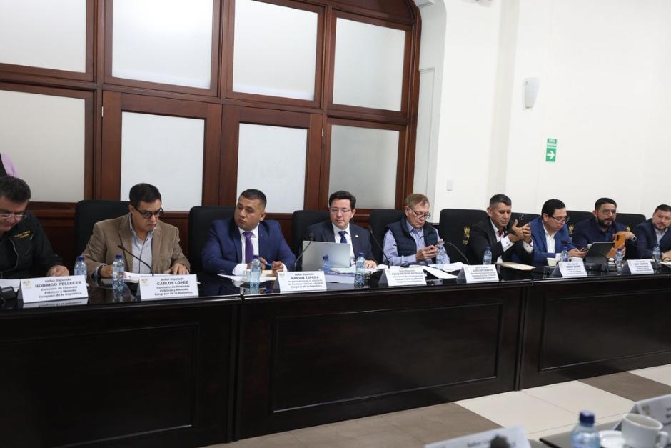 La Comisión de Finanzas dio inicio a la jornada de análisis del proyecto de presupuesto 2026. (Foto: Congreso de la República/Soy502)