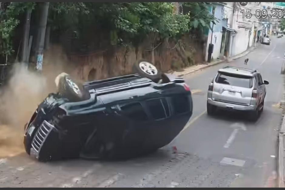 El conductor resultó herido y fue trasladado al hospital. (Foto: captura de video)