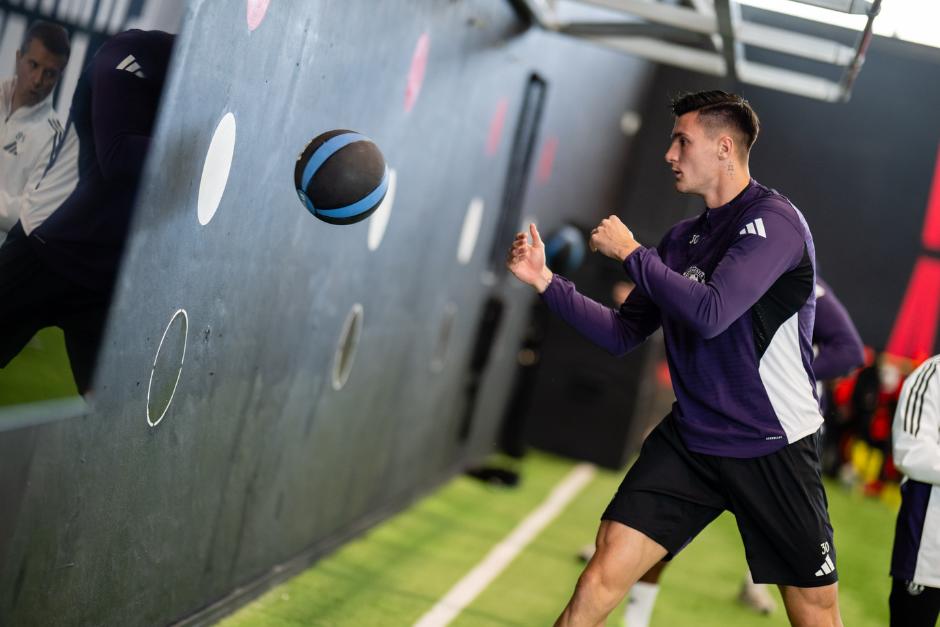 Benjamin Sesko, delantero del United, quiere demostrar por qué pagaron para ficharlo. (Foto: ManUtd)