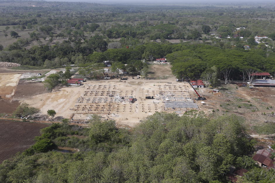 En la obra hay más de 400 trabajadores de la construcción. (Foto: Jorge Senté)