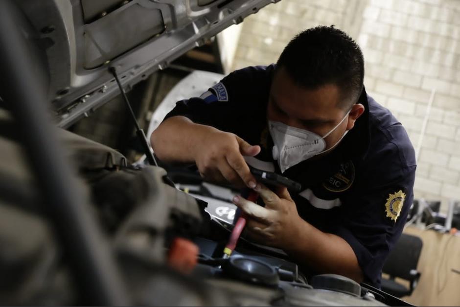 Durante el tramite, un técnico verifica las características del transporte a través de la identificación de matrícula y el número de chasis. (Foto: Archivo)