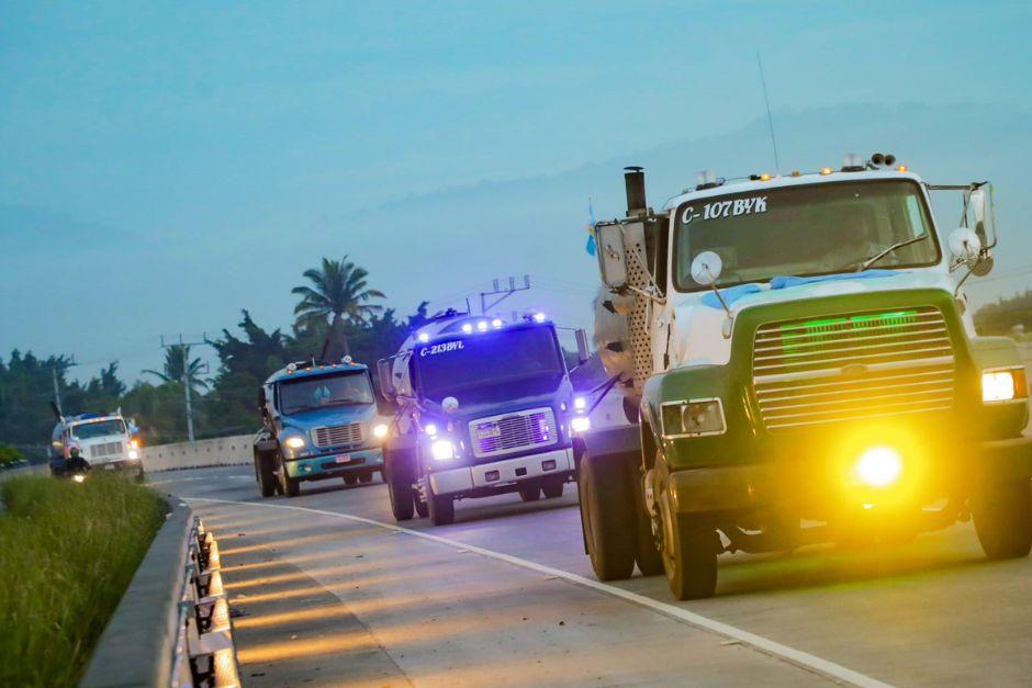 Cisternas guatemaltecas llegan a El Salvador para garantizar agua potable.&nbsp;(Foto:SecPrensaSV)