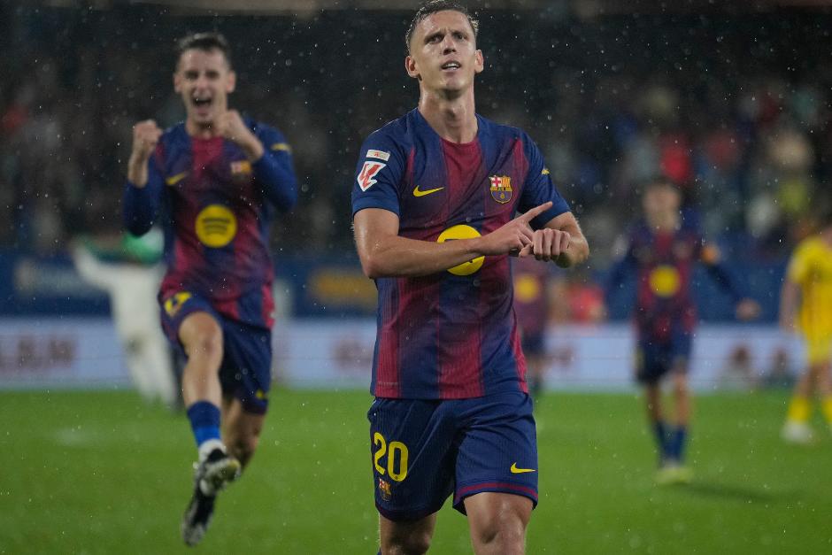 Dani Olmo contribuyó con el tercer tanto del Barcelona. (Foto: AFP)
