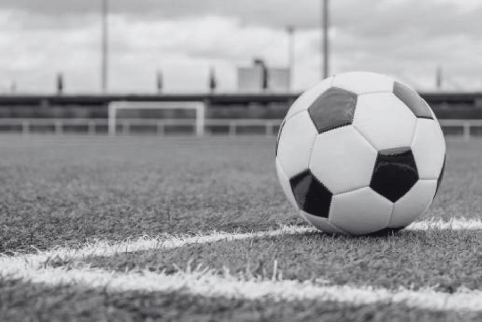 Los bomberos fueron alertados sobre una persona desmayada en una cancha deportiva. (Foto ilustrativa: istock)
