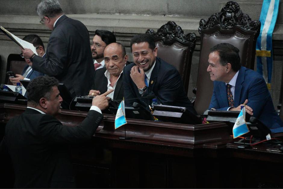 El presidente del Congreso, Nery Ramos, debió intervenir, cuando una canción interrumpió el desarrollo de la sesión plenaria. (Foto: Wilder López/Soy502)