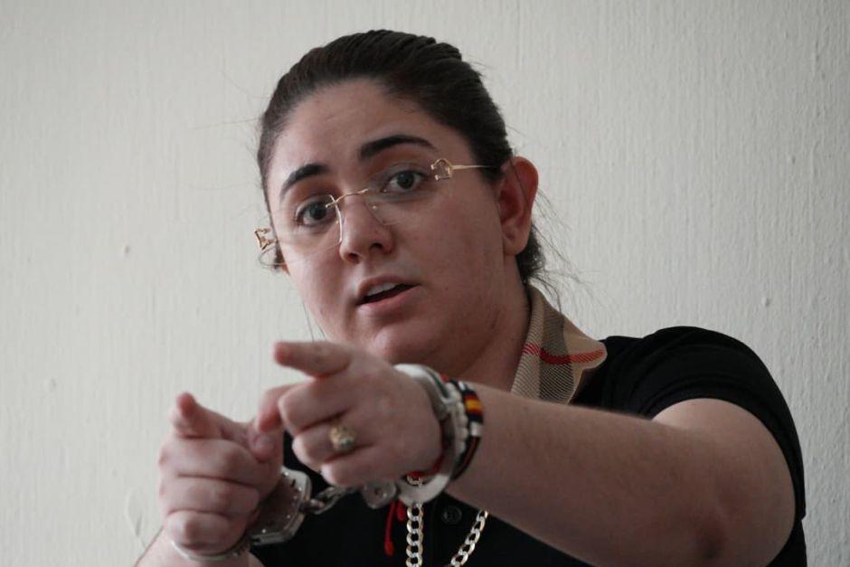 María Fernanda Bonilla lanza acusación en sala por uso de celular y grabarla directamente.&nbsp;(Foto: Wilder López/Soy502)