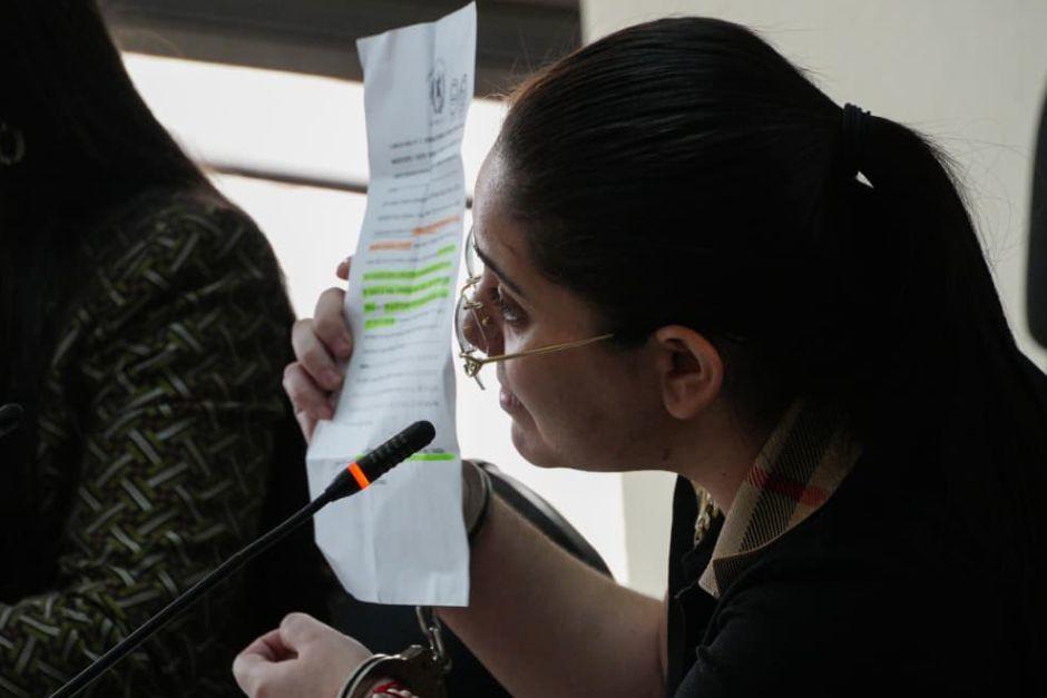 María Fernanda Bonilla expone a magistrados presuntas irregularidades y agresiones previas a audiencia por el caso Melisa Palacios. (Foto: Wilder López/Soy502)