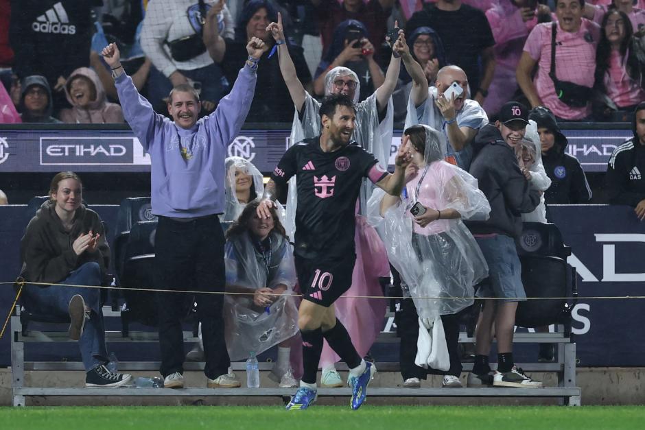 Messi fue el autor de un doblete en la goleada de las garzas, además de una asistencia. (Foto: AFP)