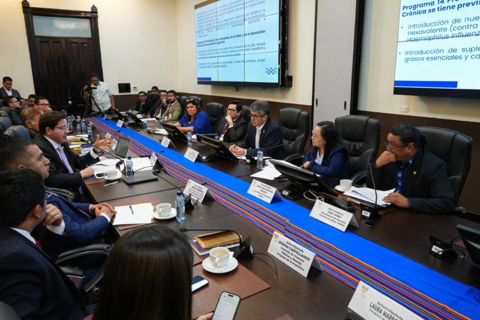 El ministro de Salud se dirige a la Comisión de Finanzas del Congreso con el objetivo de defender la propuesta de presupuesto para el ejercicio fiscal 2026. (Foto: Wilder López/Soy502)