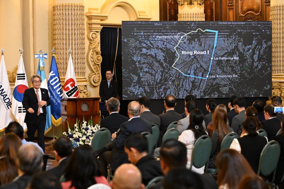 El Gobierno de la República de Corea entregó el Programa "Plan Maestro de movilidad y estudio de factibilidad para una carretera perimetral para mitigar la congestión vehicular en el área metropolitana de Guatemala". (Foto: SCSPR/Soy502)