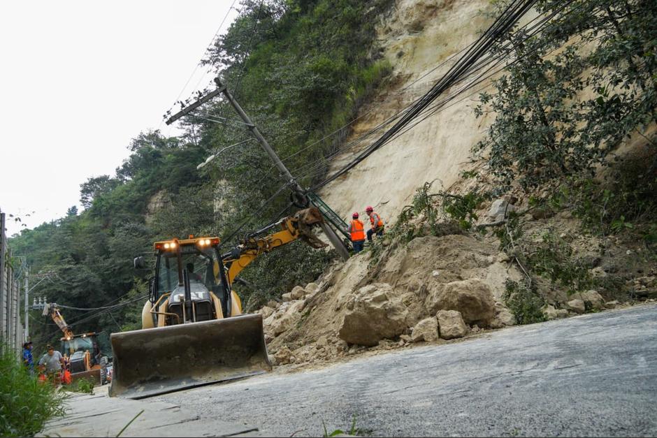 El derrumbe bloqueó el paso. (Foto: Wilder López/Soy502)
