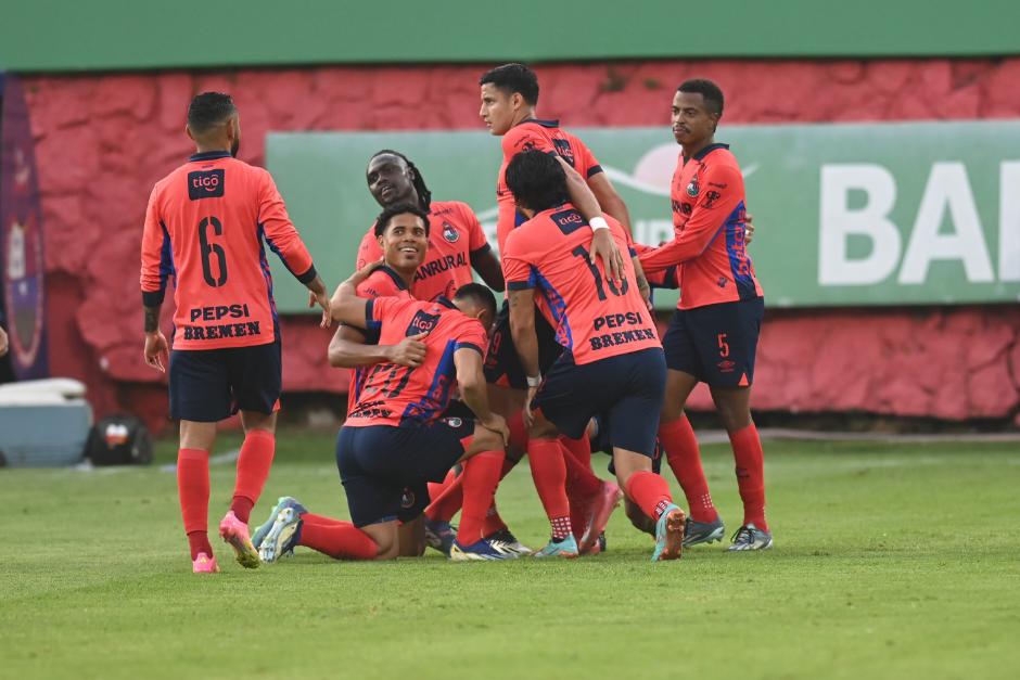 Municipal suma 26 puntos y se mantiene imparable en el torneo tras doce fechas disputadas. (Foto: Pedro Mijangos / Nuestro Diario)