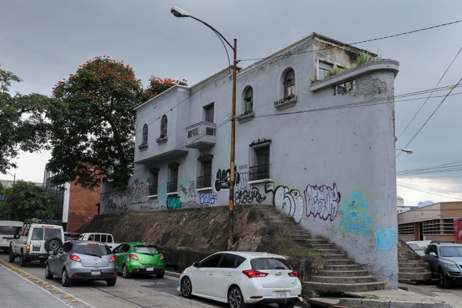 Conocida como "El Barco", una peculiar propiedad ubicada en la zona 4, ahora es parte de los edificios del Estado. (Foto: Minfin)