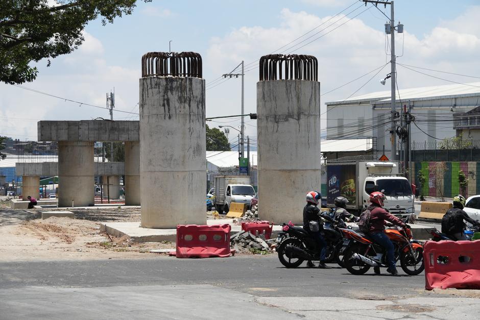 La construcción del paso a desnivel de la avenida Petapa se adjudicó en el gobierno de Alejandro Giammattei y aunque hubo intentos por retomar la obra en esta administración, no hubo buenos resultados. (Foto: Wilder López/Soy502)