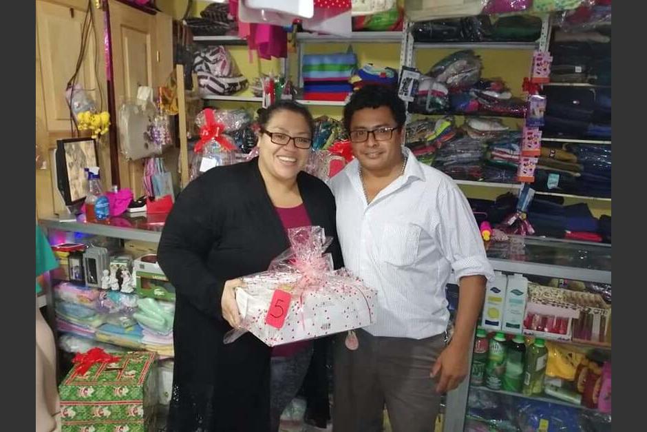 Con los años, Henry Ventura ha logrado hacerse amigo de varios de sus clientes.&nbsp;(Foto: Edwin Gua/Colaborador)