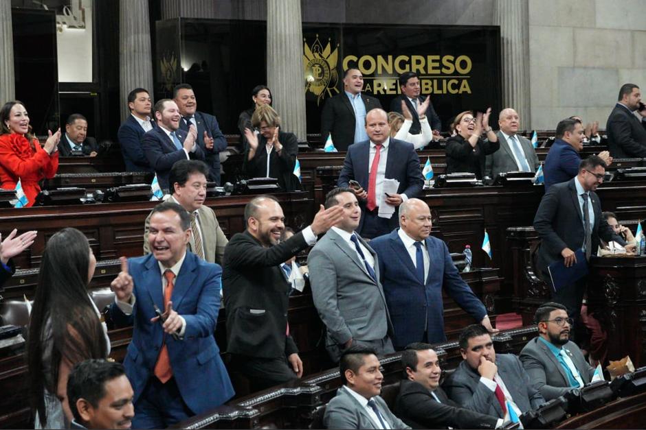 Un total de 83 diputados votaron a favor de exigir el estudio de impacto ambiental a la mayoría de negocios, pero exoneraron al comercio informal y a las iglesias evangélicas, según ellos mismos confirmaron. (Foto: Wilder López/Soy502)