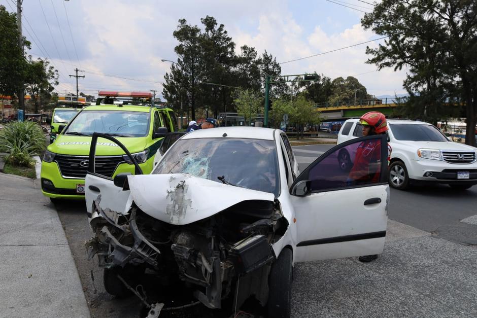 El conductor falleci&oacute; tras empotrarse en unas rejas. (Foto: Bomberos Voluntarios)