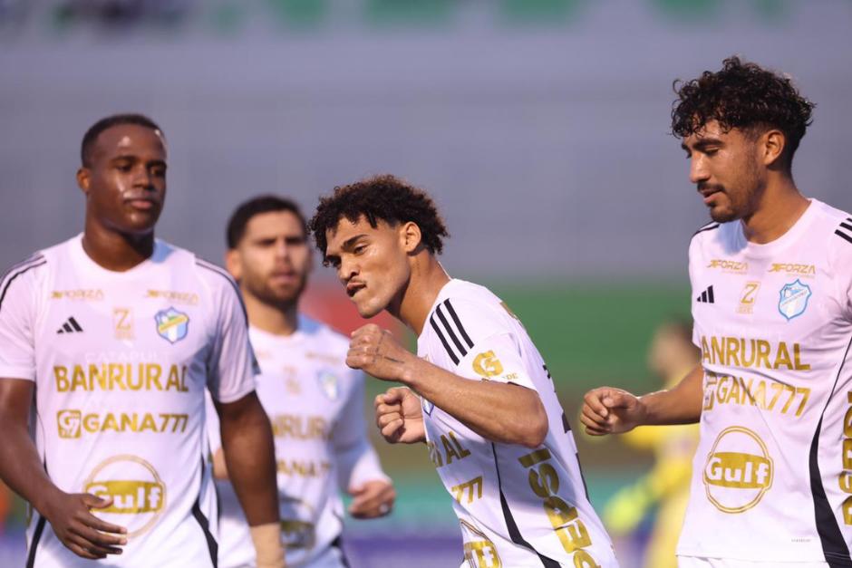 El cubano Dairon Reyes fue el autor del &uacute;nico tanto en el duelo para los albos. (Foto: Juan Manuel Mijangos/Colaborador)