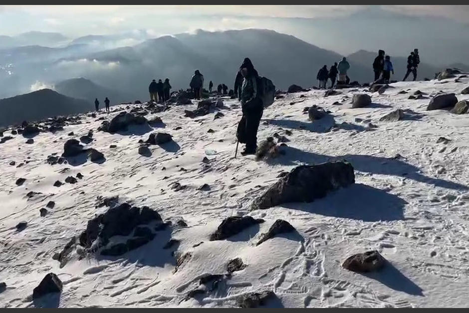 Visitantes compartieron im&aacute;genes desde la cima. (Foto: redes sociales)