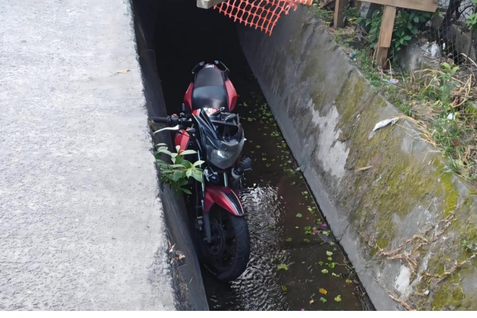 La moto fue localizada desde horas de la ma&ntilde;ana de este viernes. (Foto: PMT Villa Nueva)