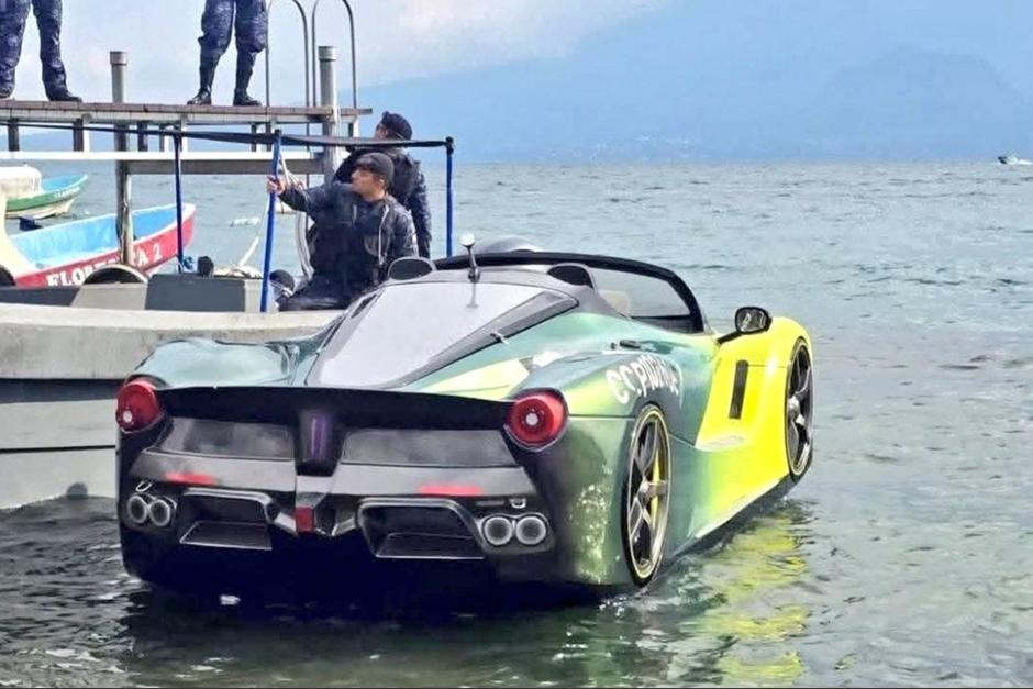 El hombre navegaba en un jetcar poco antes de desaparecer en el lago. (Foto: Redes sociales / Soy502)