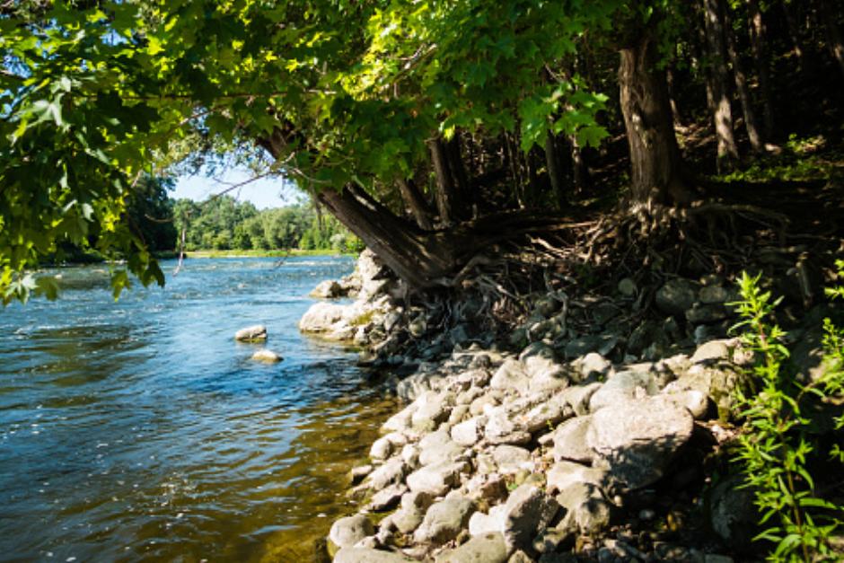Adolescentes fallecen ahogados en un r&iacute;o cerca de su casa