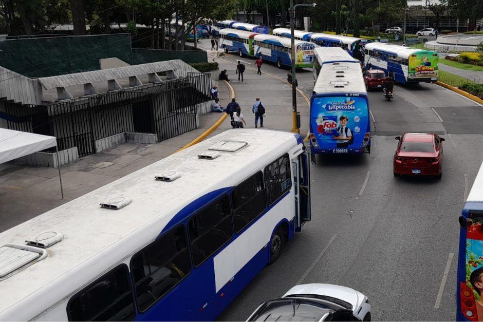 Filas de buses han provocado tr&aacute;nsito lento en el Centro Hist&oacute;rico. (Foto: Sandra Sebasti&aacute;n/Colaboradora)
