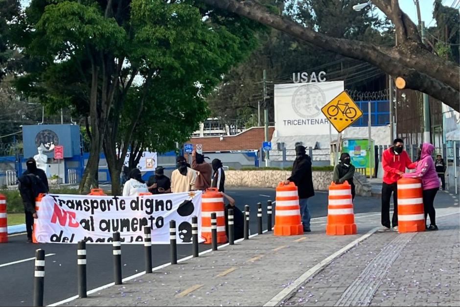 La Polic&iacute;a tiene &oacute;rdenes de que grupos de encapuchados alteren el orden en lugares donde se registren manifestaciones pac&iacute;ficas. (Foto: Fredy Hern&aacute;ndez / Soy502)