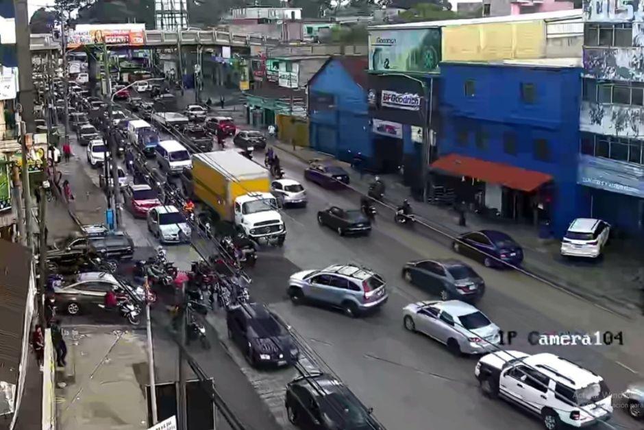 Alta carga vehicular se reporta debido al incidente armado. (Foto: Tr&aacute;nsito Mixco)