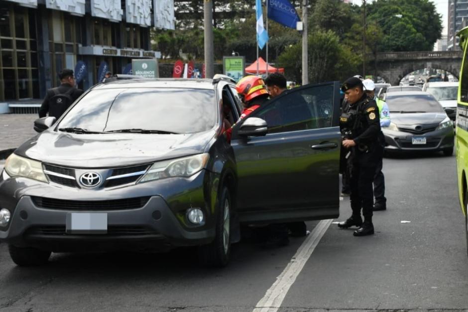 El hombre fue trasladado a un centro asistencial tras haber sido atacado en un aparente robo. (Foto: Bomberos Municipales)