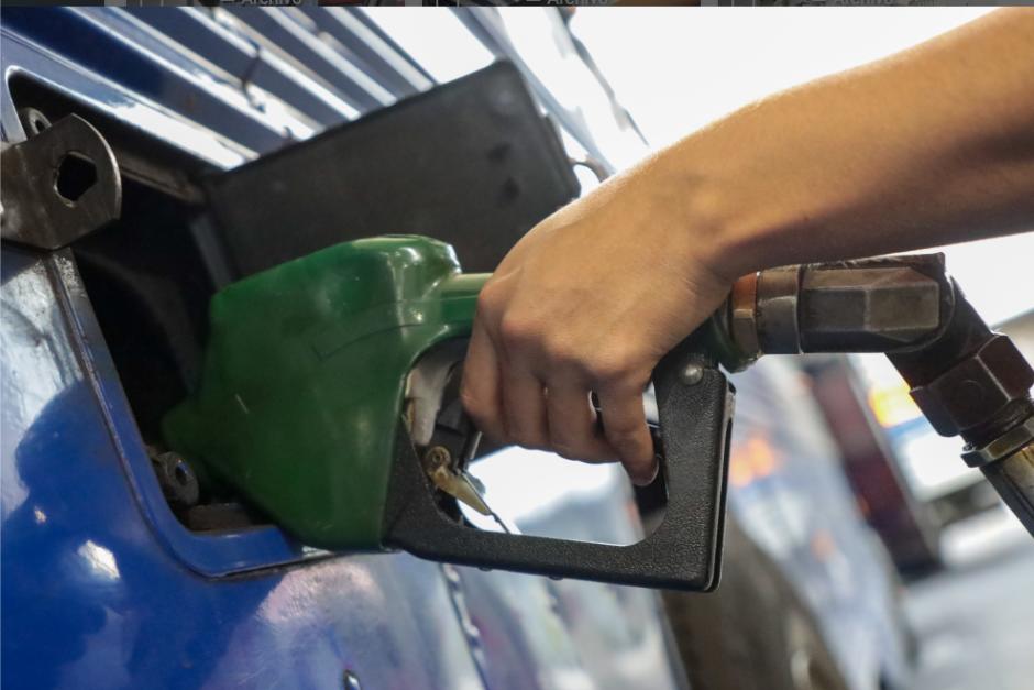 Los guatemaltecos siguen afectados por el alza de los combustibles. (Foto: Archivo/Soy502)