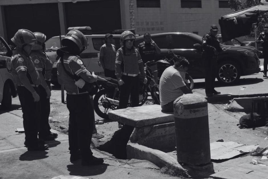 Los cuerpos de tres hombres quedaron sin vida en el lugar de los hechos y dos m&aacute;s fueron heridos. (Foto: Bomberos Municipales)