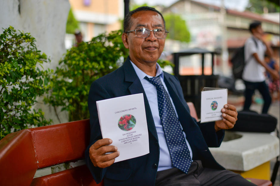 Efra&iacute;n ve la poes&iacute;a en la vida diaria.&nbsp;(Foto: &Aacute;ngel Revolorio/Colaborador)