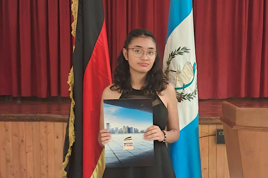 Cynthia Ayerdi es una futura cient&iacute;fica que se prepara para el espacio. (Foto: USS Guatemala)