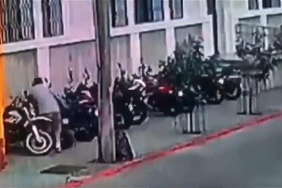 El hecho fue captado por una c&aacute;mara de seguridad. (Foto: captura de video)