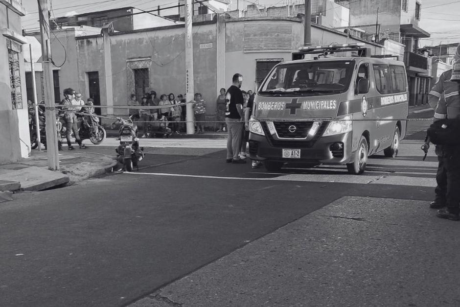 Una persona falleci&oacute; tras sufrir un accidente de tr&aacute;nsito en la zona 1. (Foto: Bomberos Municipales)