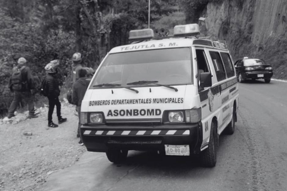 El veh&iacute;culo cay&oacute; aproximadamente 10 metros en una hondonada. (Foto: Asonbomd)