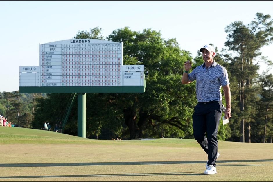 McIlroy lidera con solidez en Augusta, aunque Scheffler amenaza con remontar. (Foto: AFP)&nbsp;